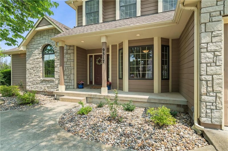 9317 E Pleasant Ave, Kansas City, MO 64138