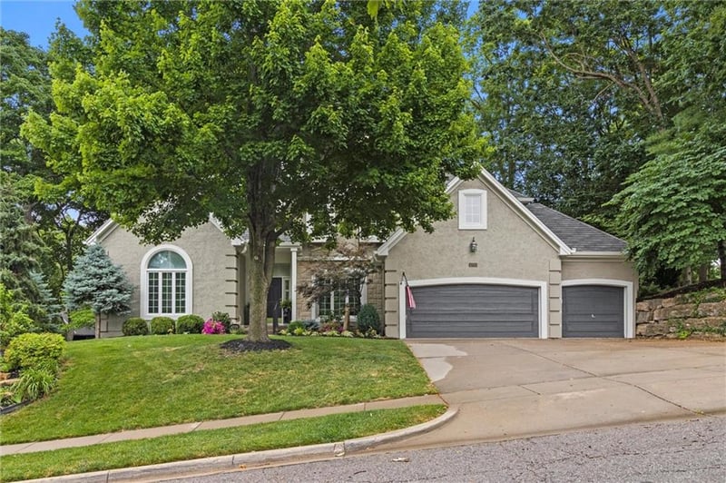 4709 N Hickory Ct, Kansas City, MO 64116
