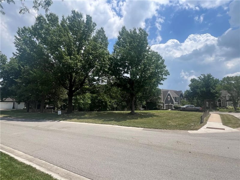 14005 S Hayes St, Overland Park, KS 66221
