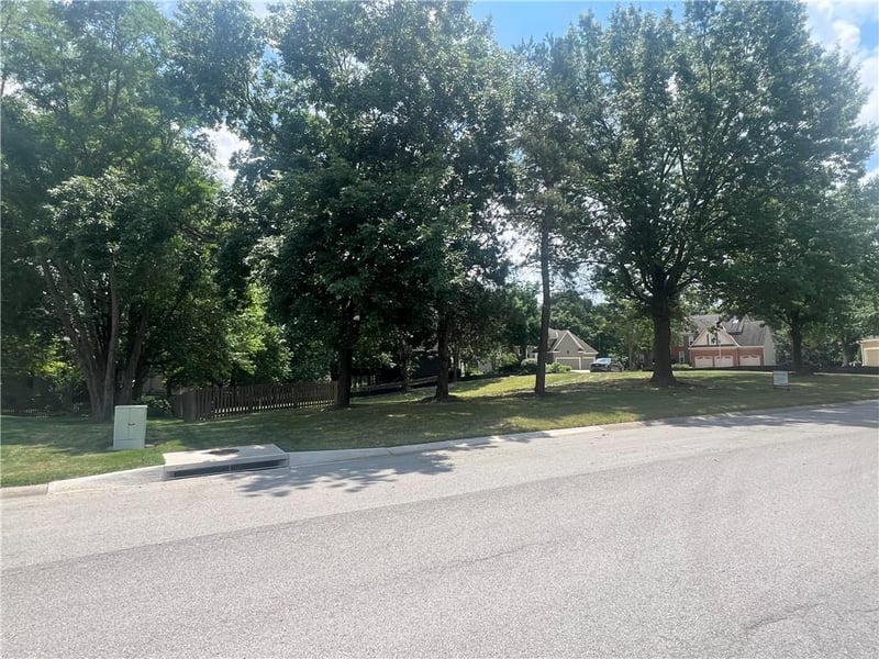 14005 S Hayes St, Overland Park, KS 66221