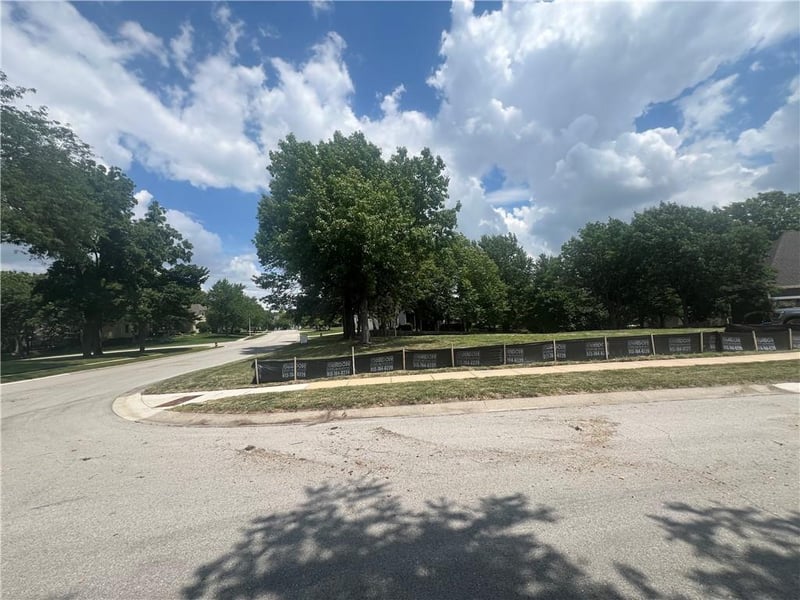 14005 S Hayes St, Overland Park, KS 66221