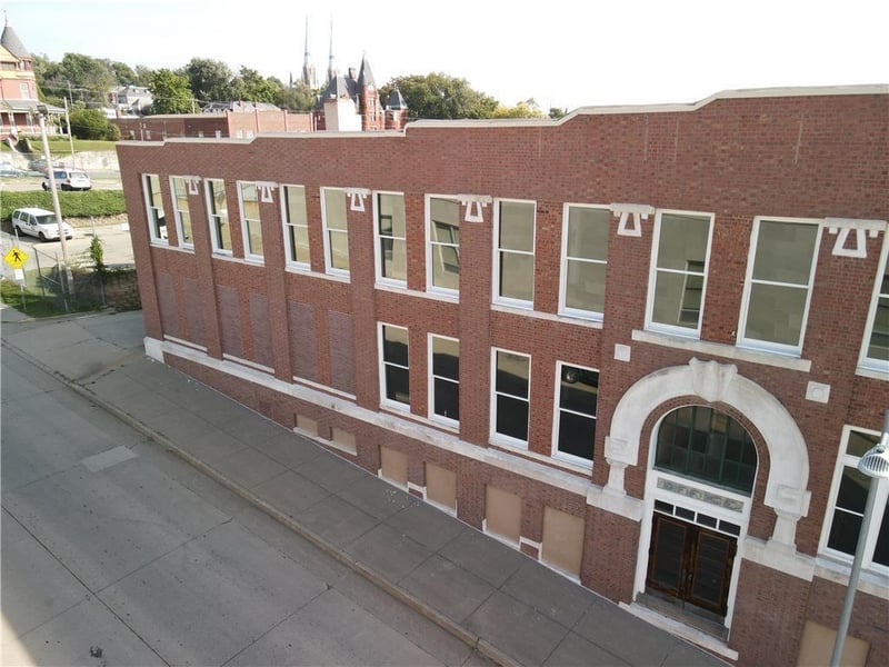 305 8th St, St Joseph, MO 64501