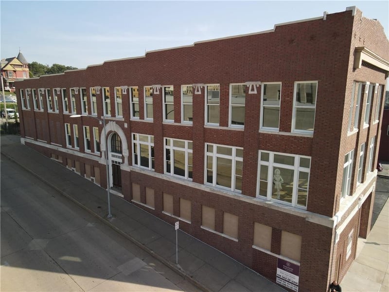 305 8th St, St Joseph, MO 64501