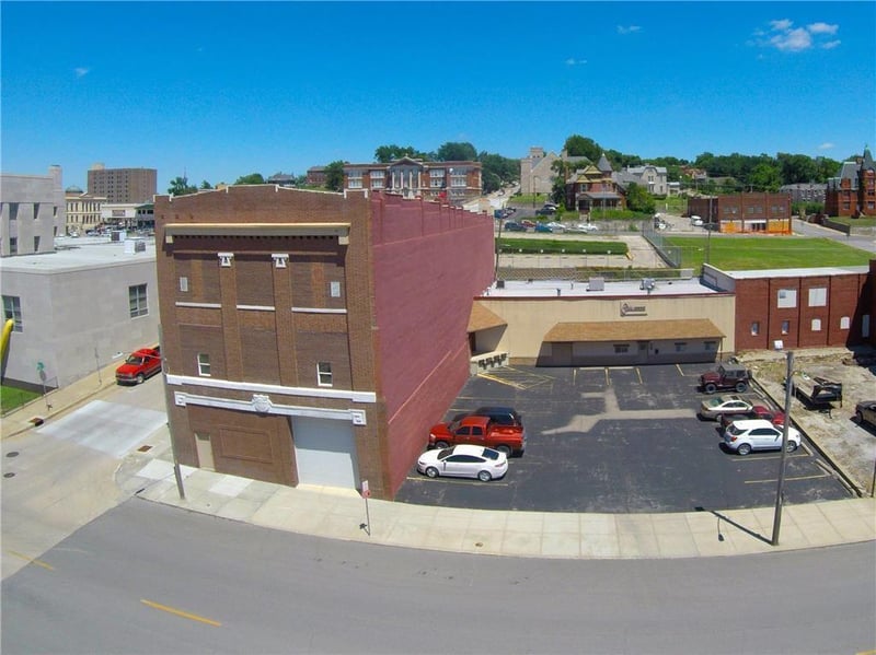305 8th St, St Joseph, MO 64501