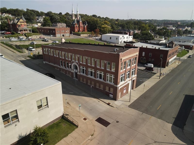 305 8th St, St Joseph, MO 64501