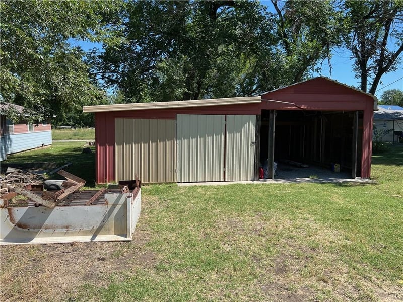 110 N Lincoln St, Yates Center, KS 66783