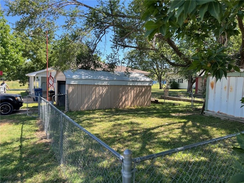 110 N Lincoln St, Yates Center, KS 66783