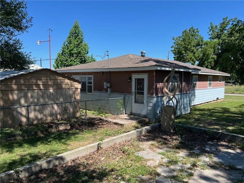110 N Lincoln St, Yates Center, KS 66783