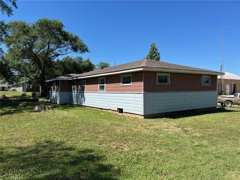 110 N Lincoln St, Yates Center, KS 66783