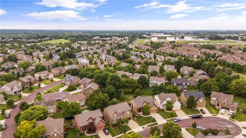 10717 Horton St, Overland Park, KS 66211