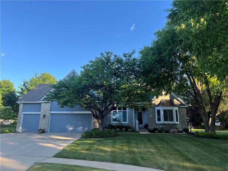 10717 Horton St, Overland Park, KS 66211