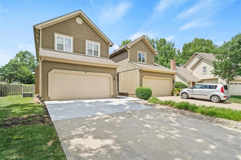 10832 W 115th Pl, Overland Park, KS 66221