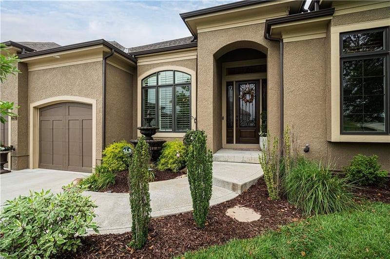 1116 Lakecrest Cir, Raymore, MO 64083
