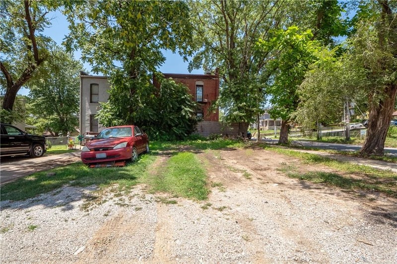 615 W 20th St, Kansas City, MO 64108