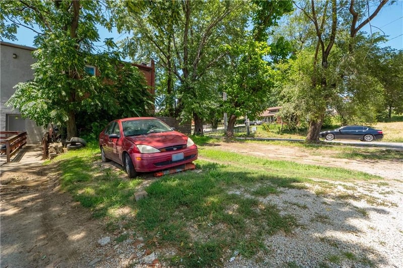 615 W 20th St, Kansas City, MO 64108