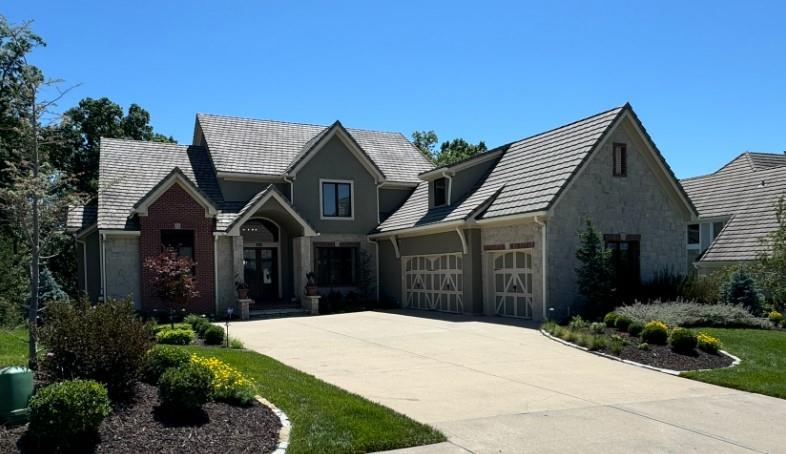 8137 Clearwater Point, Parkville, MO 64152
