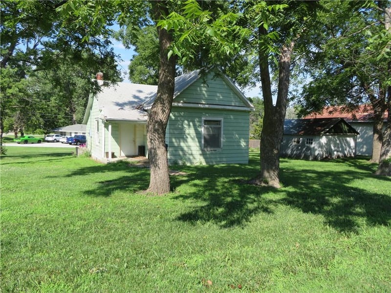 220 Locust St, Nortonville, KS 66060