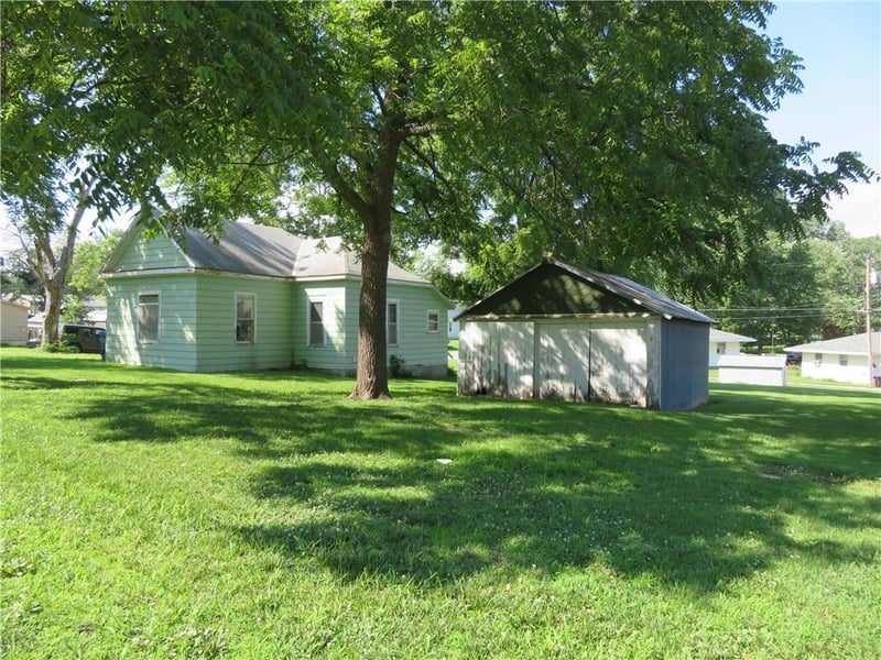 220 Locust St, Nortonville, KS 66060