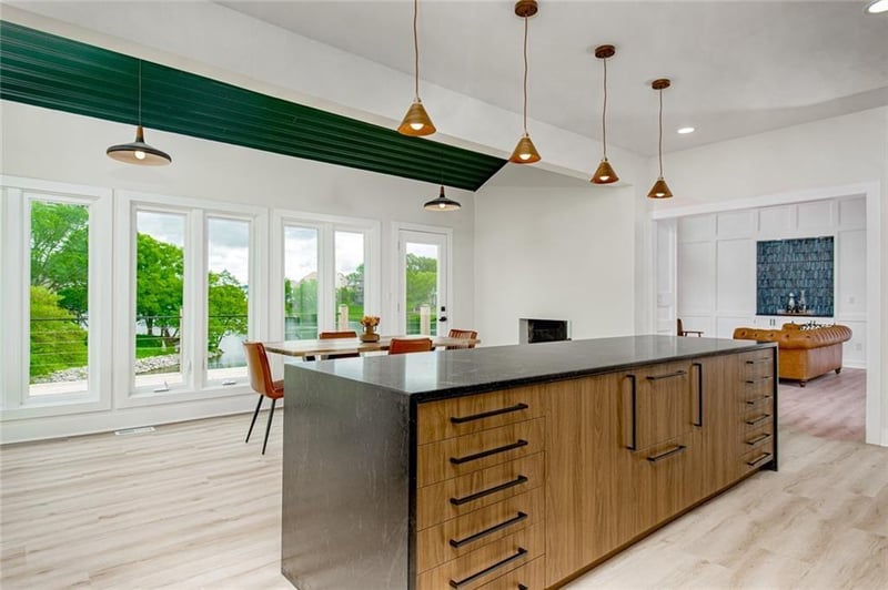 324 Warrington Ct, Lee's Summit, MO 64064