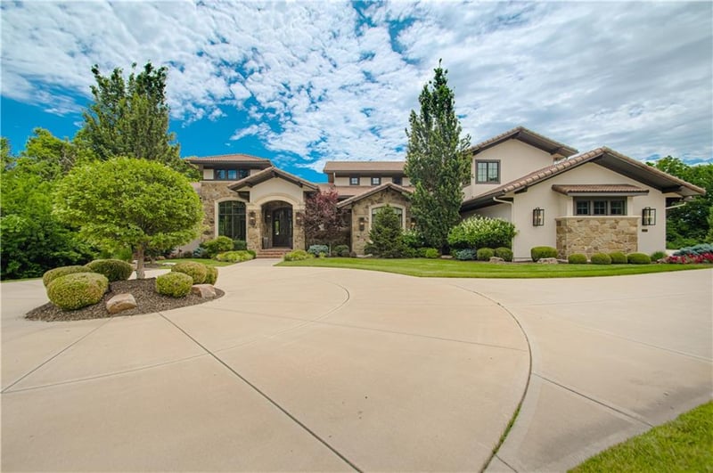 10875 W 192 Nd Pl, Overland Park, KS 66083