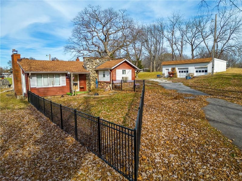 6666 Parkview Ave, Kansas City, KS 66104