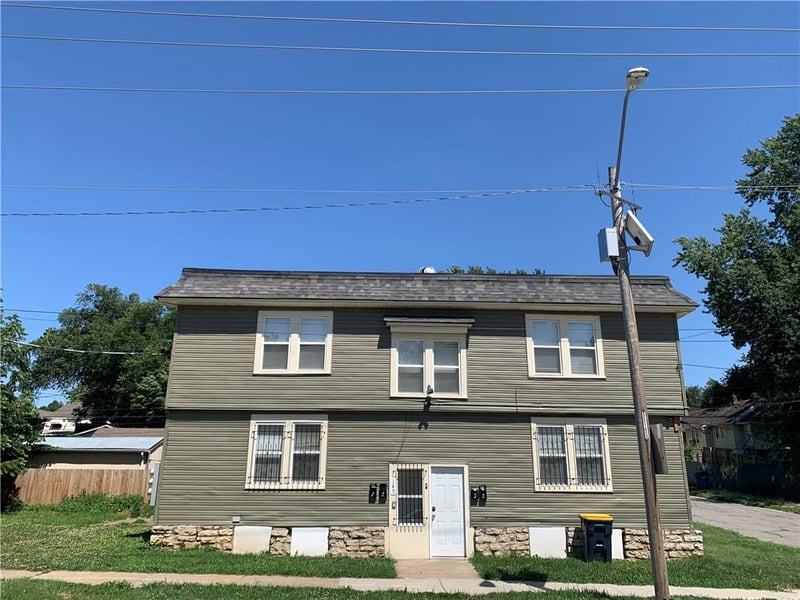 145 Topping Ave, Kansas City, MO 64123