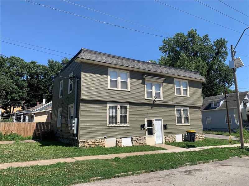 145 Topping Ave, Kansas City, MO 64123