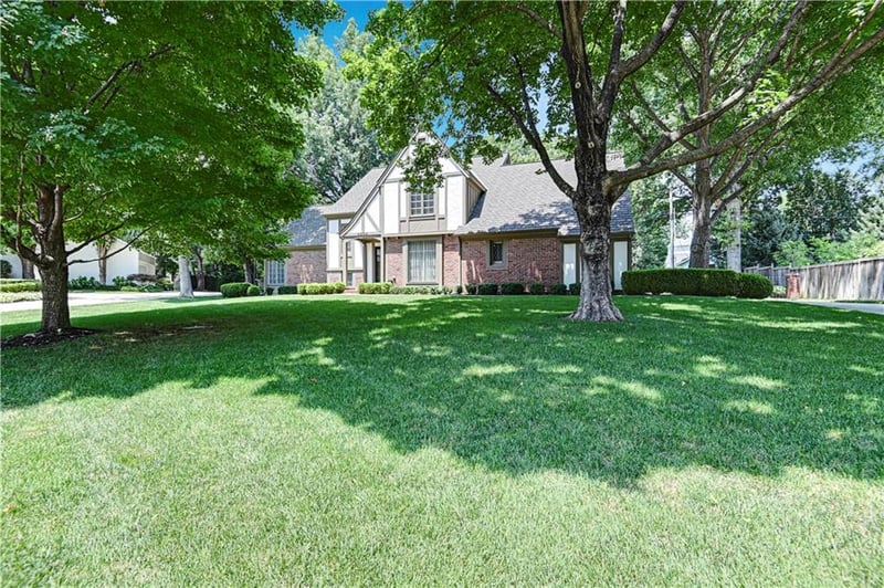4204 W 102nd St, Overland Park, KS 66204