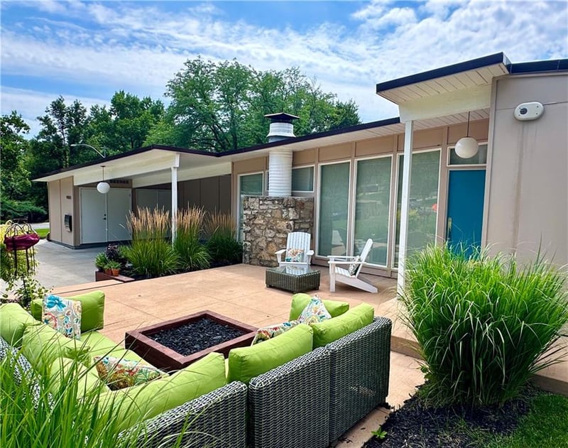 9820 Aberdeen Dr, Overland Park, KS 66206