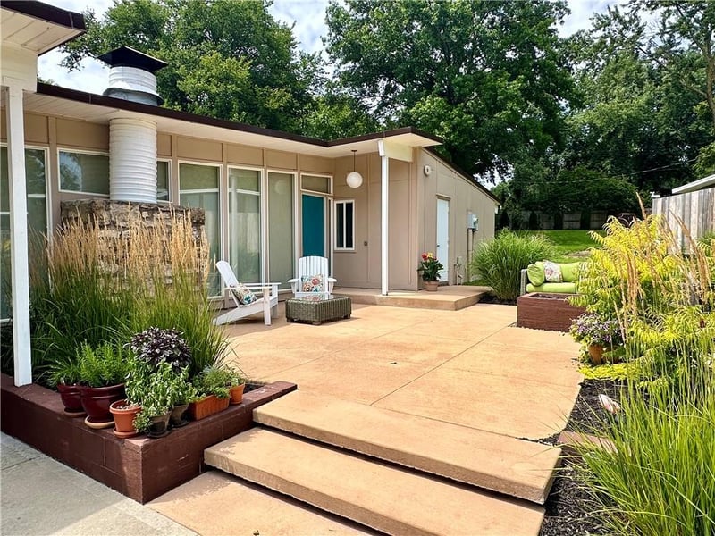 9820 Aberdeen Dr, Overland Park, KS 66206