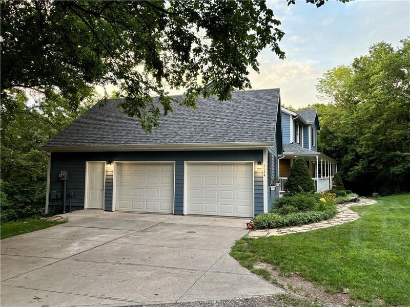 5934 Oak Grove Rd, Kansas City, KS 66106