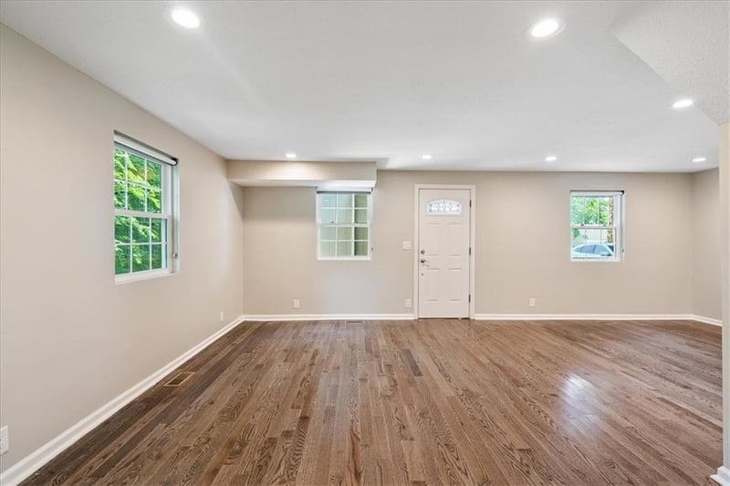 15490 Quivira Rd, Overland Park, KS 66221