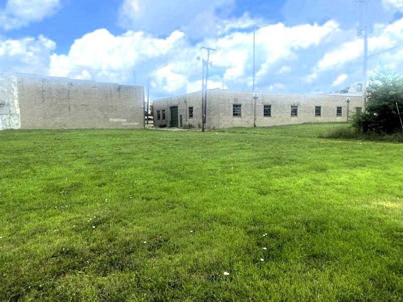 521 6th St, St Joseph, MO 64501