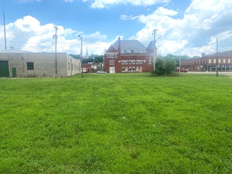 521 6th St, St Joseph, MO 64501