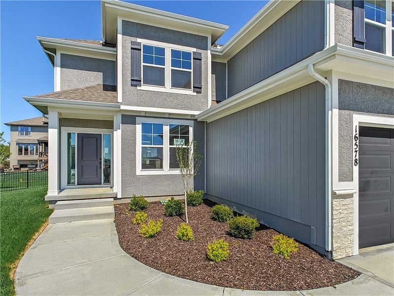 16578 165th Pl, Olathe, KS 66062