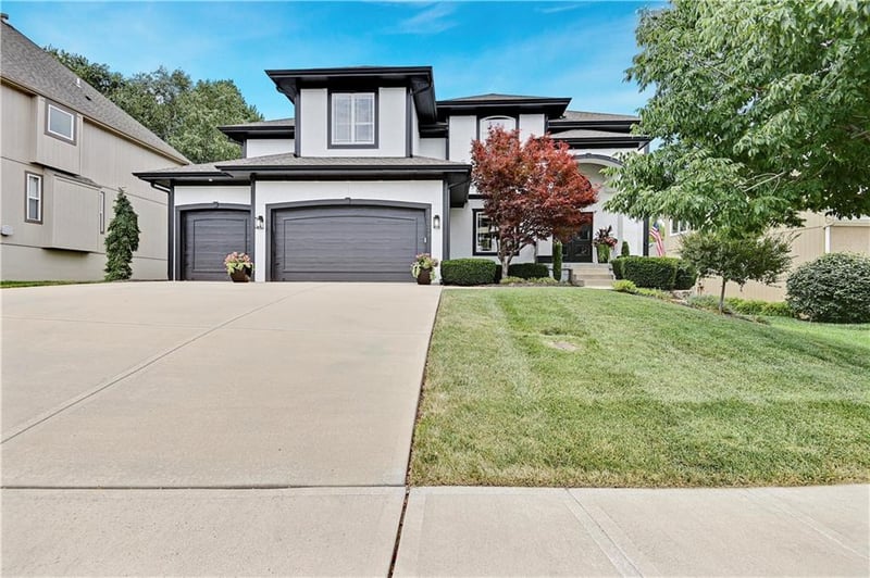 11028 W 163 St, Overland Park, KS 66062