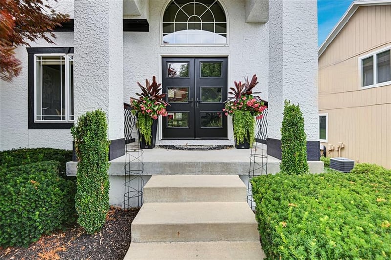 11028 W 163 St, Overland Park, KS 66062