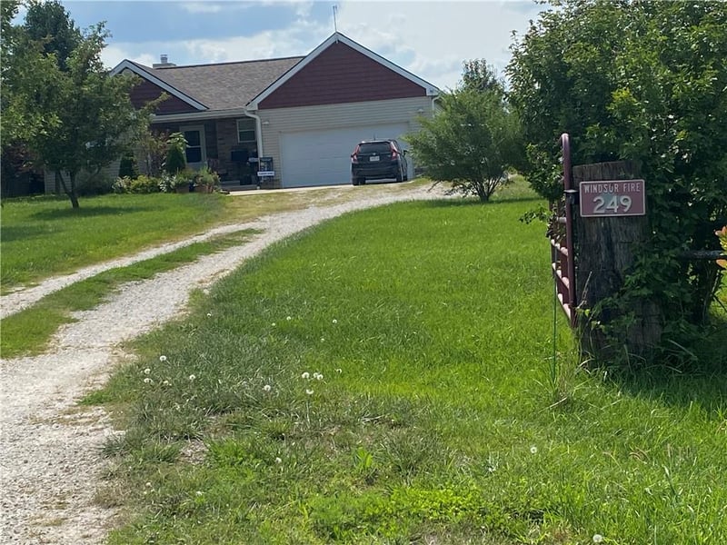 32767 Windsor Rd, Windsor, MO 65360