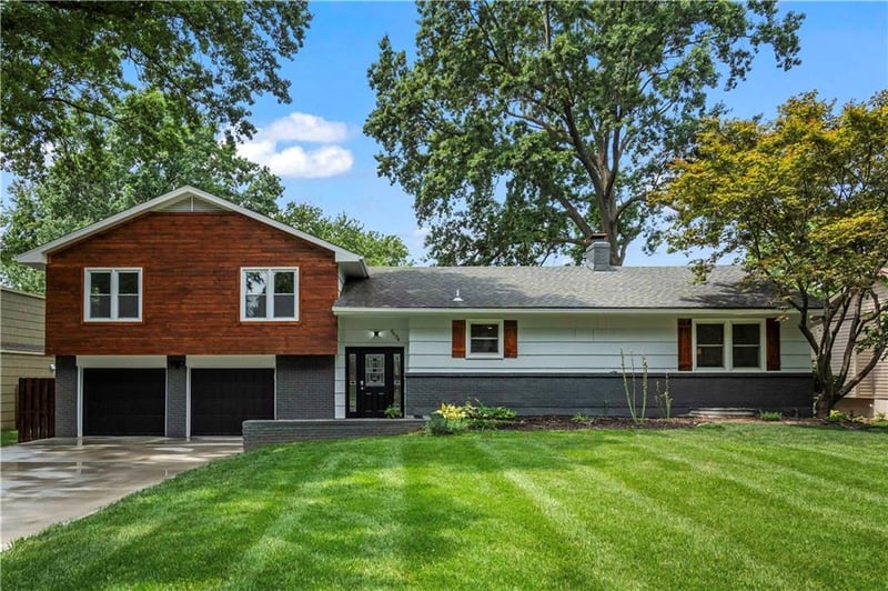 9634 Canterbury St, Overland Park, KS 66206