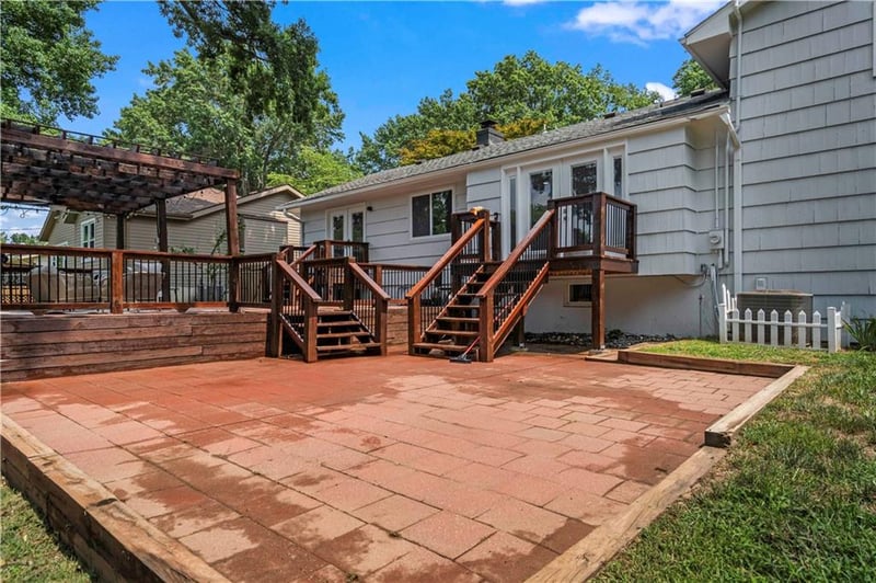 9634 Canterbury St, Overland Park, KS 66206