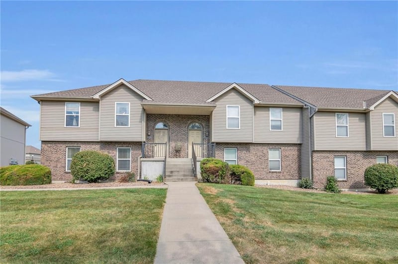 8616 N Cleveland Ln, Kansas City, MO 64156