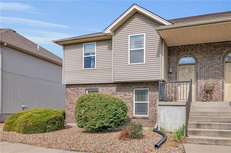 8616 N Cleveland Ln, Kansas City, MO 64156