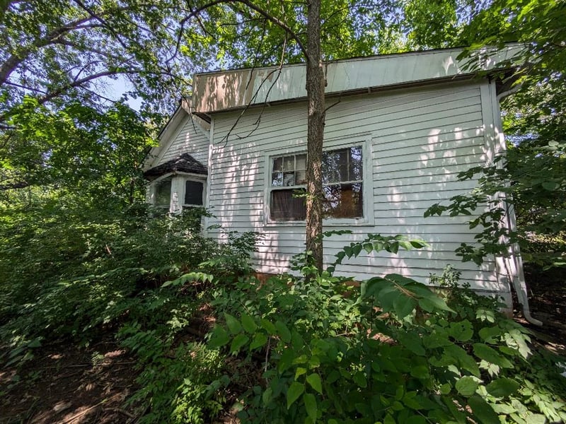 10700 Hillcrest Rd, Kansas City, MO 64134