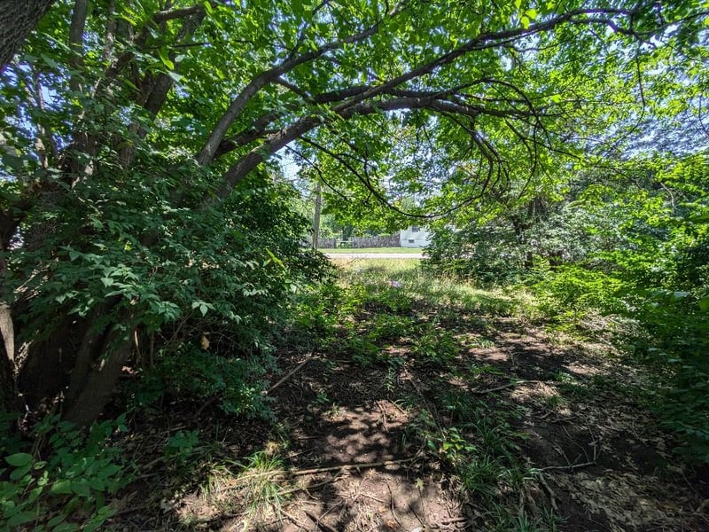 10700 Hillcrest Rd, Kansas City, MO 64134