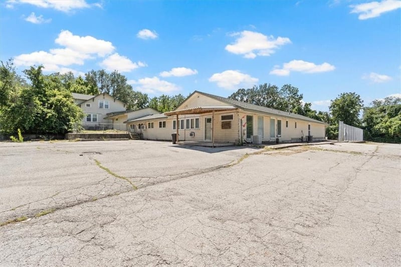6540 James A Reed Rd, Kansas City, MO 64133