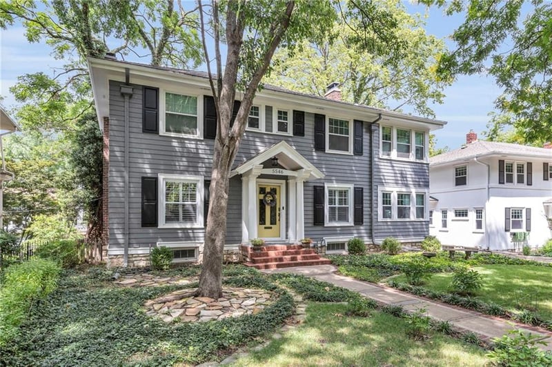 5546 Crestwood Dr, Kansas City, MO 64110