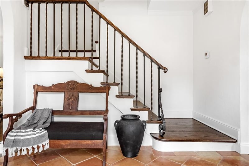 101 W 54th St, Kansas City, MO 64112