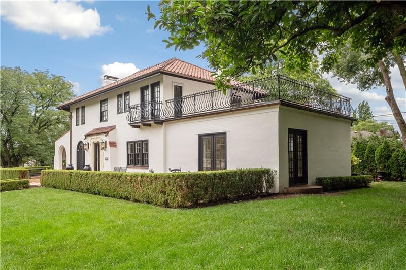 101 W 54th St, Kansas City, MO 64112