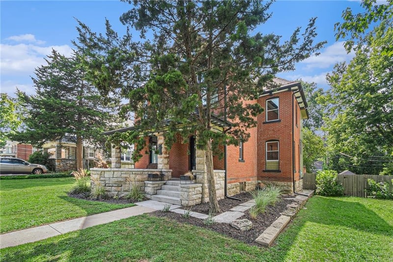 210 N Clinton Pl, Kansas City, MO 64123