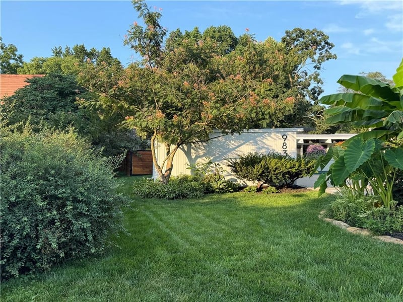 9839 Aberdeen Dr, Overland Park, KS 66206